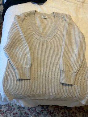 Aritzia Babaton Ribbed V-Neck Sweater in Light Beige